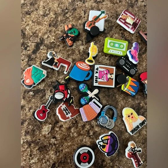 NWT Taylor Swift Croc charms era tour - Picture 7 of 8